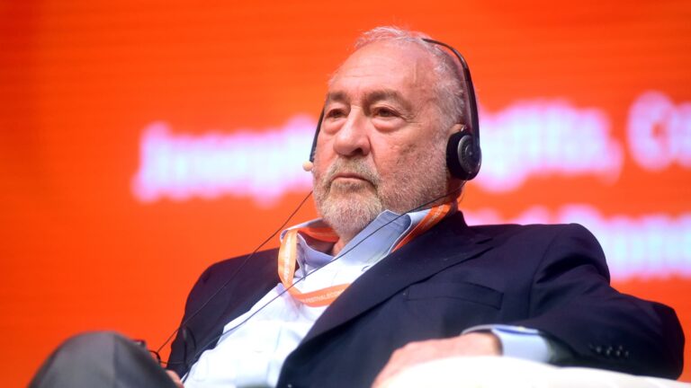 Nositeľ Nobelovej ceny Joseph Stiglitz chce, aby Fed výrazne znížil sadzby