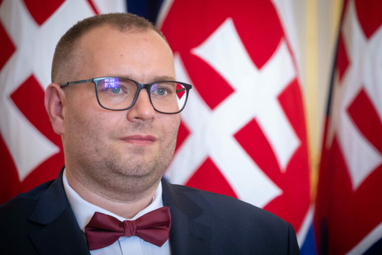 Ombudsman Dobrovodský vyzval poslancov a poslankyne na zachovanie ľudskej dôstojnosti v parlamente