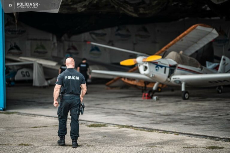 Pyrotechnici aj hasiči zasahovali na letisku Nitra-Janíkovce, niekto tam nahlásil bombu