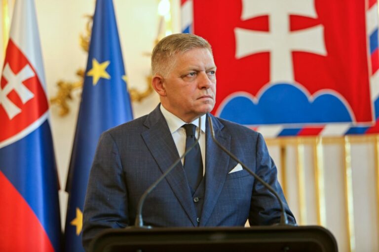 Fico vyzval predstaviteľov Progresívneho Slovenska, aby nerobili Marošovi Šefčovičovi peklo v Európskom parlamente (video)