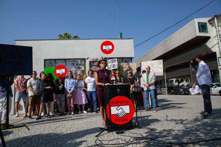 SaS podporuje kultúrnu obec v štrajkovej pohotovosti, podľa Gröhlinga sa vláde všetko rozpadá pod rukami