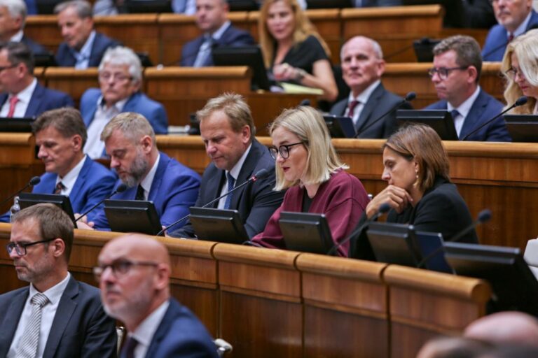 Voľby by vyhrala strana Smer, SNS sa prepadla a do parlamentu by sa dostali Demokrati aj Republika