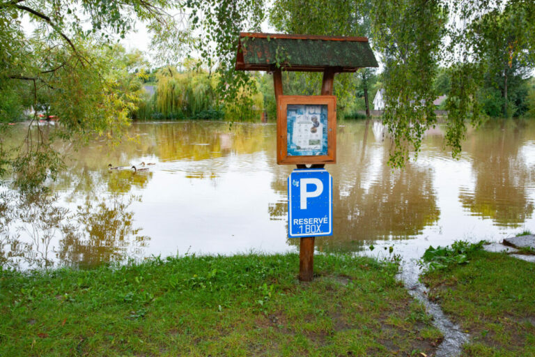 Povodňové škody v Devínskej Novej Vsi sa budú škody v stovkách miliónov eur (foto)