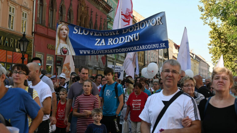 Ná Národnom pochode za život v Košiciach sa zúčastnilo 40-tisíc ľudí (foto)