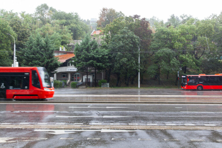 Hasiči a záchranári zasahovali v Bratislavskom kraji 124-krát, riešili spadnuté stromy aj zaplavené oblasti