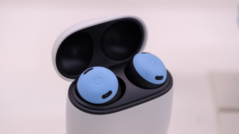 Máme dobré správy, ak chcete Gemini na svojich starších slúchadlách Pixel Buds