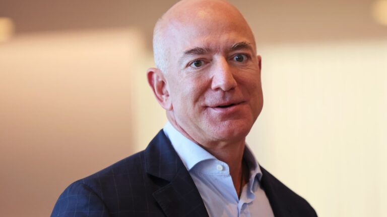 Jeff Bezos zabil Washington Post podporu Kamaly Harrisovej