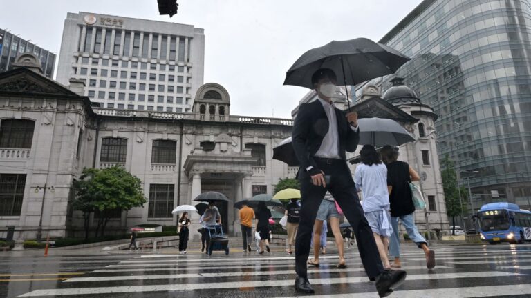 Bank of Korea znižuje úrokové sadzby po takmer dvoch rokoch držby