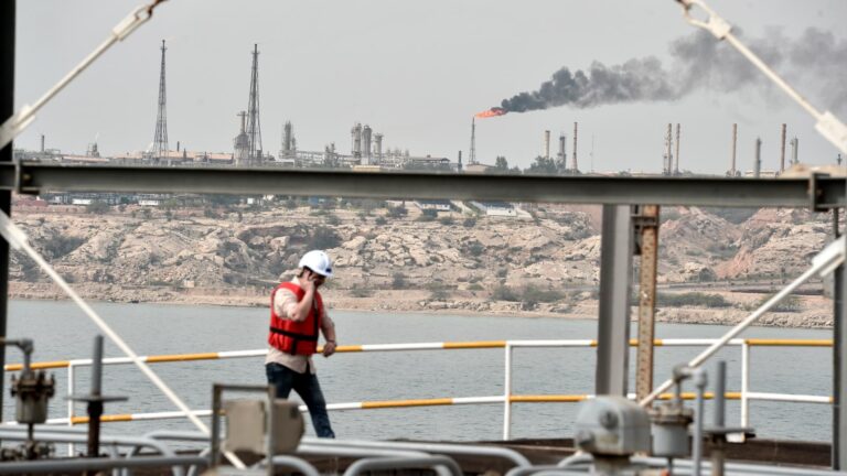 Iránske ropné tankery zmizli z miestneho prístavu v dôsledku obáv Izraela z útoku, ukazujú satelitné snímky