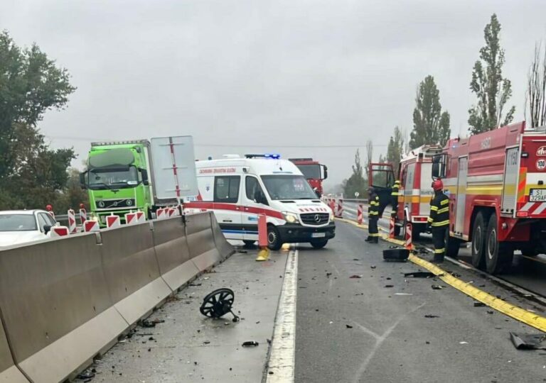 Diaľnicu medzi Trnavou a Piešťanmi uzavreli, k vážnej nehode dvoch áut letel aj záchranársky vrtuľník