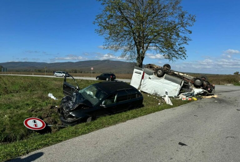 Medzi Kravanmi a Bačkovom v okrese Trebišov sa stala vážna dopravná nehoda, vodič dodávky nezastavil na „Stopke“