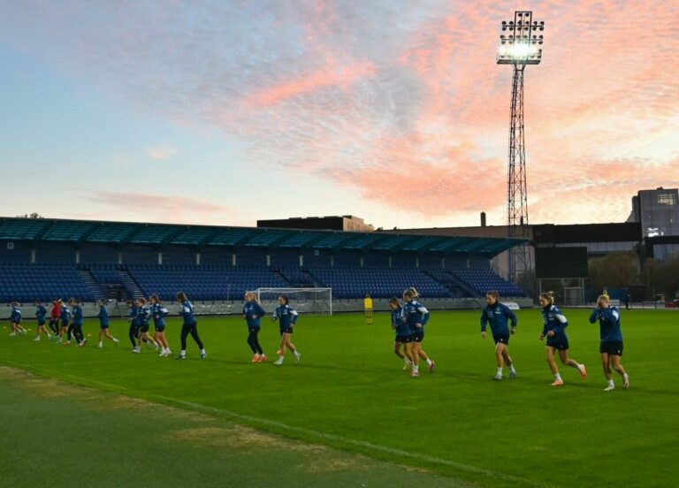 Chcú sa pokúsiť o historický zápis. Slovenské futbalistky bojujú o Euro, zrejme aj pred rekordnou návštevou (video)