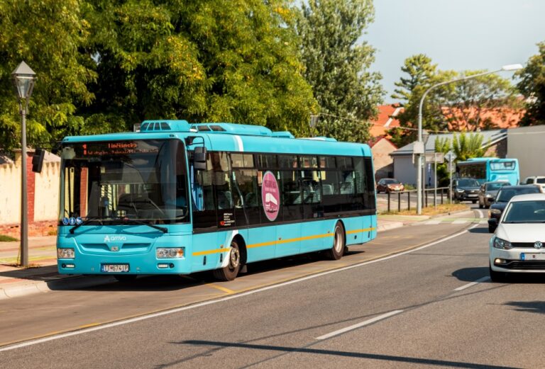 Mestská doprava v Trnave bude drahšia, pribudnú predplatné cestovné lístky a zvýši sa aj počet revízorov