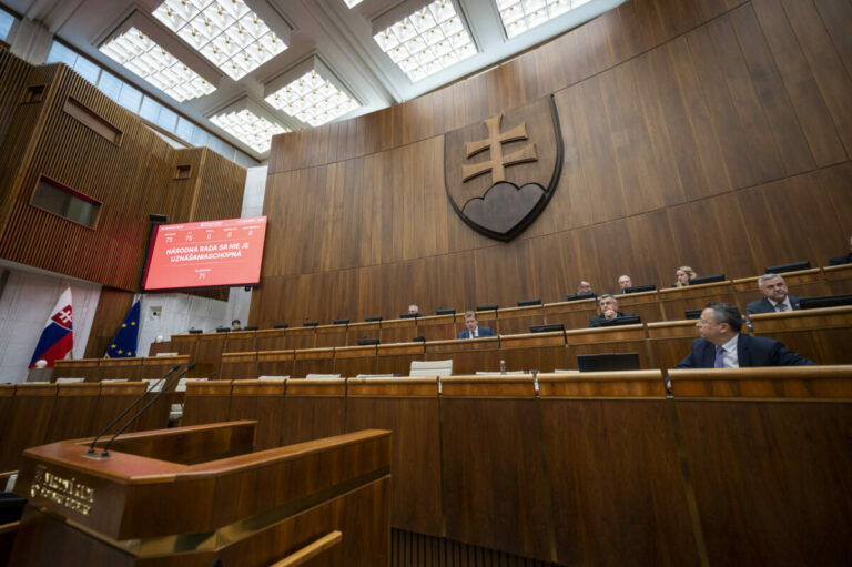 O odvolaní Suska a Šimkovičovej poslanci nehlasovali, parlament nebol uznášaniaschopný (foto)