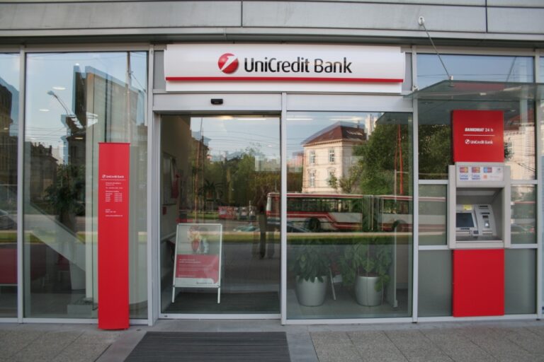 UniCredit Bank mení sadzobník poplatkov, ohlásila termín spustenia okamžitých platieb