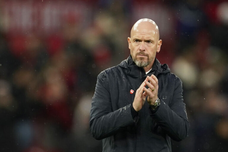 Fanúšikovia Manchestru United sa dočkali. Erik ten Hag už nie je trénerom anglického veľkoklubu