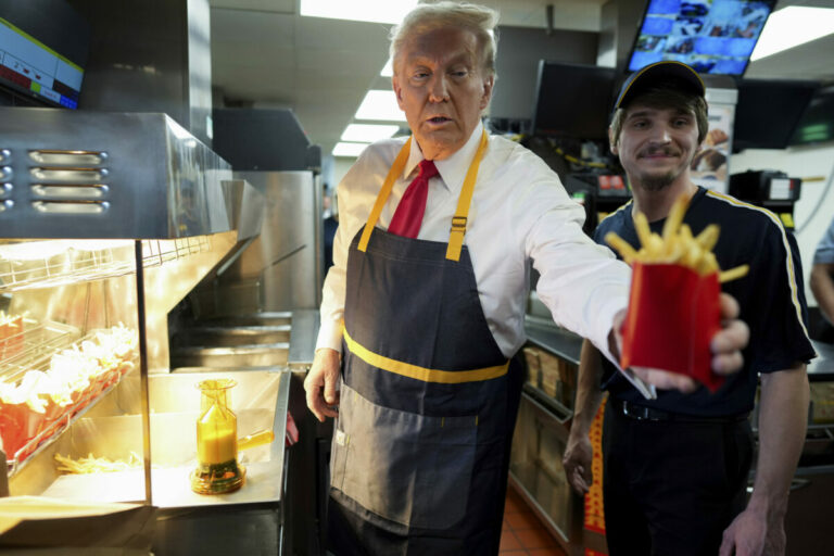 Trump obsluhoval v sieti McDonald’s a tvrdí, že zvládol dva testy bystrosti (foto)