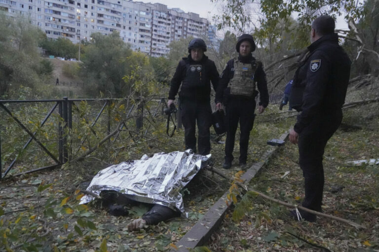 Rusi zaútočili riadenou leteckou bombou na Charkov, o život prišli dvaja civilisti