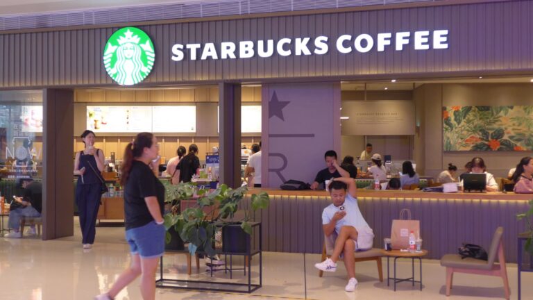 Na generálneho riaditeľa Starbucks Niccolu čaká rýchlo sa meniaci čínsky trh s kávou