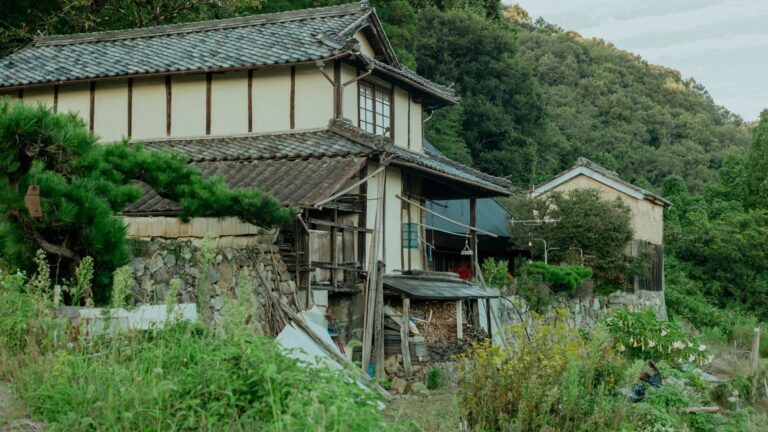 Japonské milióny lacných „prázdnych domov“ priťahujú zahraničný záujem