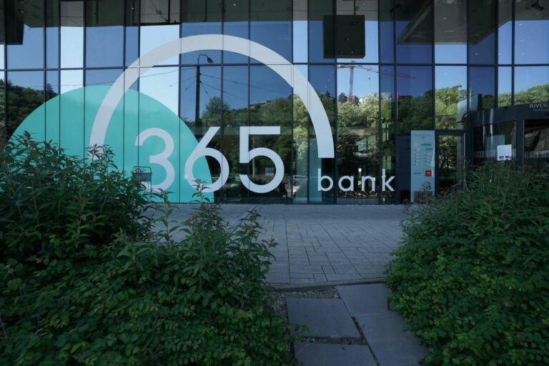 Zisk 365.bank klesol ku koncu septembra takmer o 10 percent, na svedomí to má najmä vyššie daňové zaťaženie