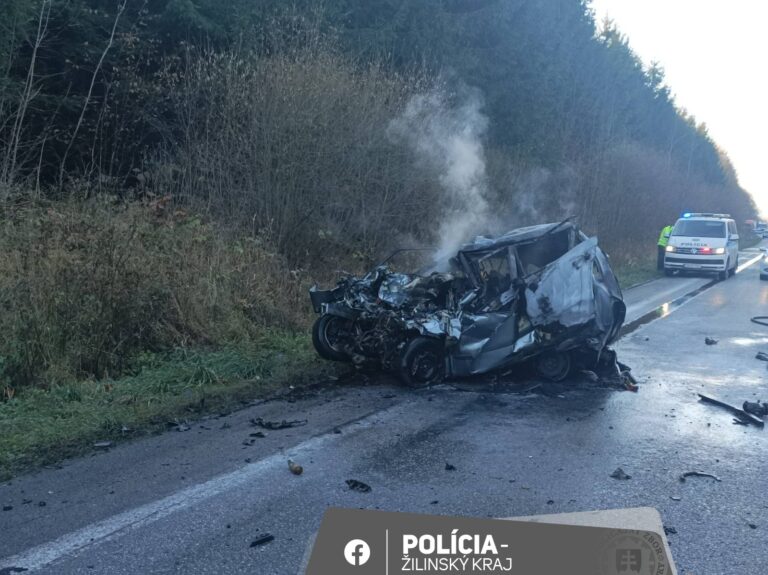 V žilinskom okrese sa stala tragická dopravná nehoda, v osobnom aute uhorel človek