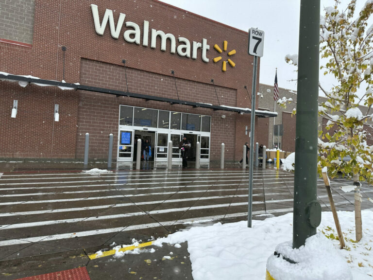 Americký reťazec Walmart do predvianočnej sezóny vstupuje v silnej pozícii