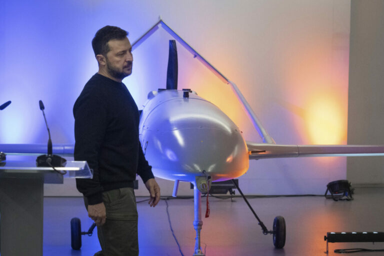 Zelenskyj predstavil nový ukrajinský raketový dron Peklo (video)