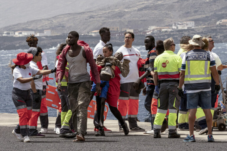 Španielsko zlegalizuje stovky tisíc migrantov bez náležitých dokumentov