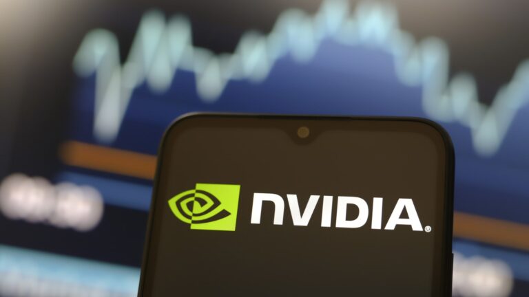 Nvidia padá hlbšie do korekčného územia, Broadcom obracia predchádzajúce zisky, aby klesol nižšie