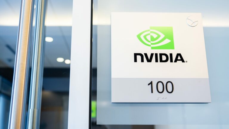 Nasdaq dosahuje vysoko napriek tomu, že Nvidia zaostáva