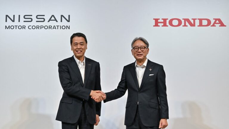 Nikkei hovorí o fúzii Hondy Nissan