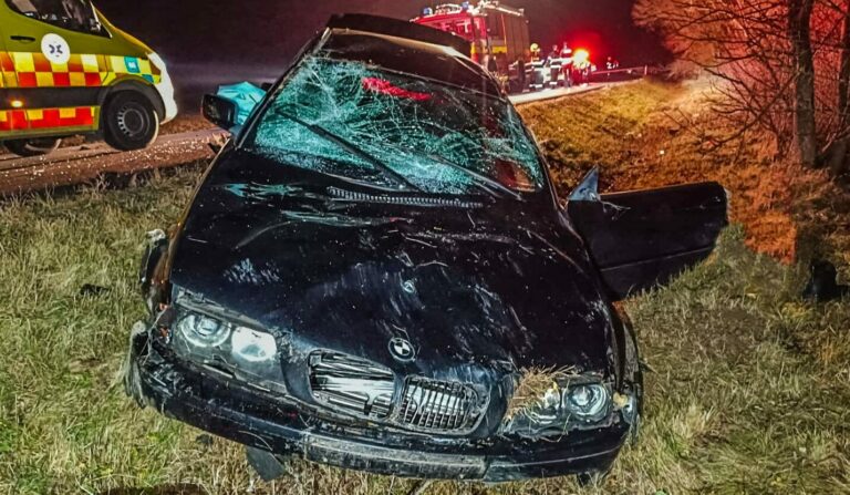 Mladík pod vplyvom drog spôsobil na Zemplíne tragickú dopravnú nehodu, jeho spolujazdec neprežil – FOTO