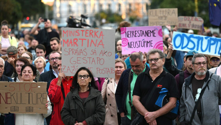 Platforma Otvorená kultúra! spustila vianočnú zbierku, príspevky pôjdu na právnu pomoc pre umelcov aj organizovanie protestov