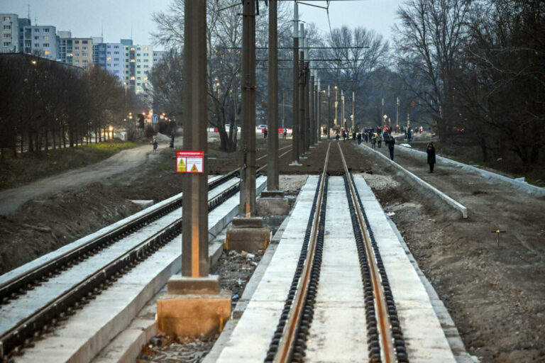 Cena za výstavbu električkovej trate do Petržalky prekročila 100 miliónov eur, súčasne popri nej vzniká aj šesť kilometrov novej cyklotrasy