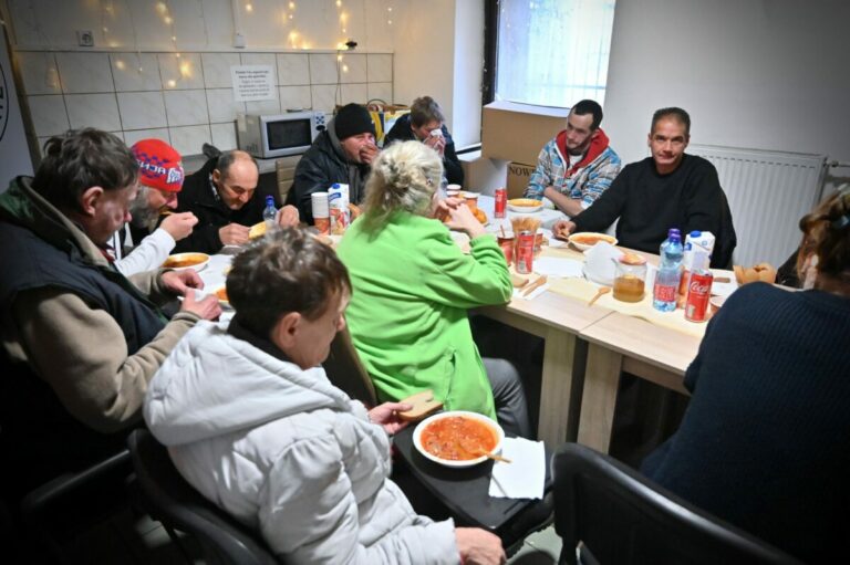 Neziskové organizácie poskytujú pomoc ľuďom v núdzi aj počas sviatkov – FOTO