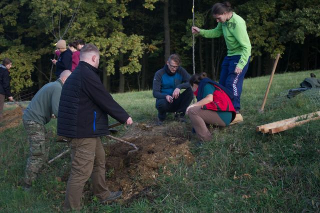 Pri zrúcanine kláštora Katarínka rastú opäť ovocné stromy, dobrovoľníci nadviazali na prácu mníchov