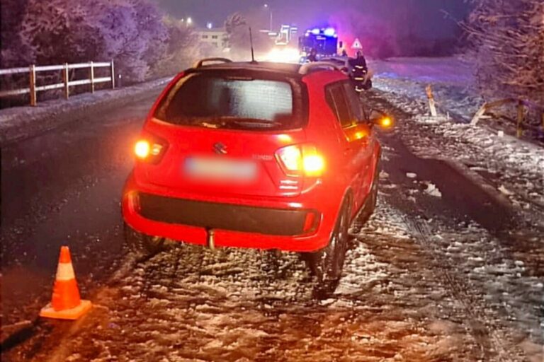 Policajtku v Nitre pri riadení cestnej premávky zrazilo zrazilo na Zlatomoraveckej ceste auto – FOTO