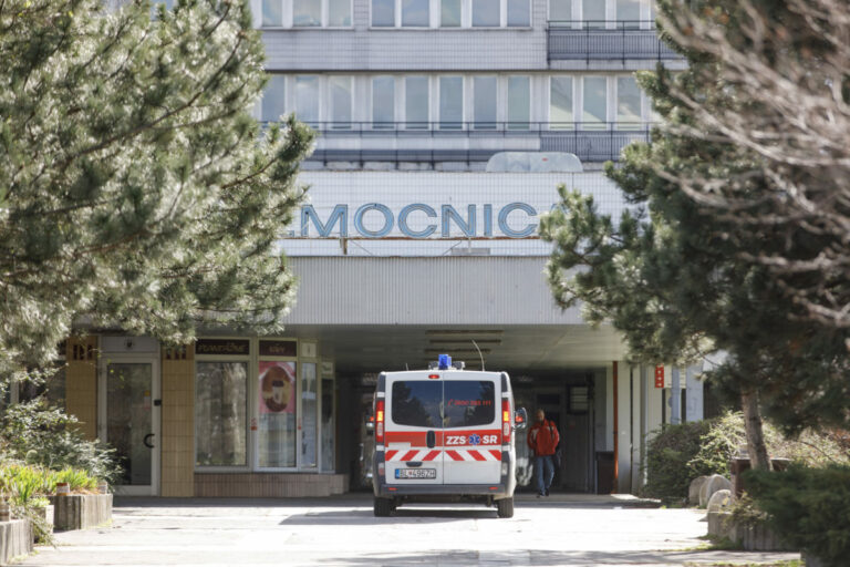 Ambulantná pohotovostná služba v BSK začne fungovať podľa rozpisu, počas sviatkov budú otvorené viaceré nemocnice