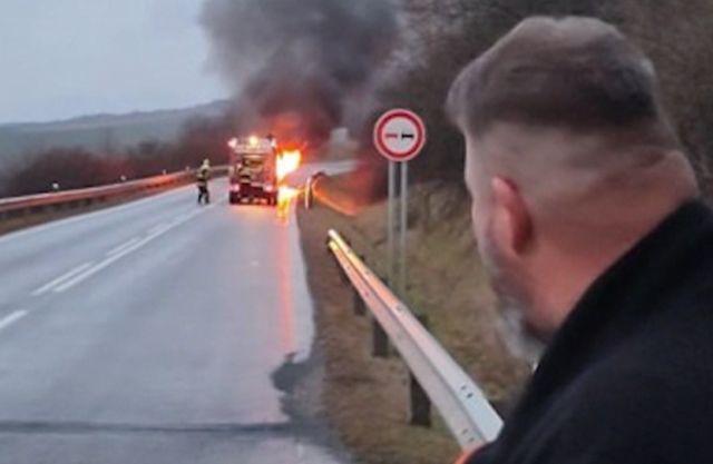 Požiar mu zničil celé auto, dvom náboženským knihám sa nič nestalo. Bol to pre mňa zázrak, hovorí kňaz