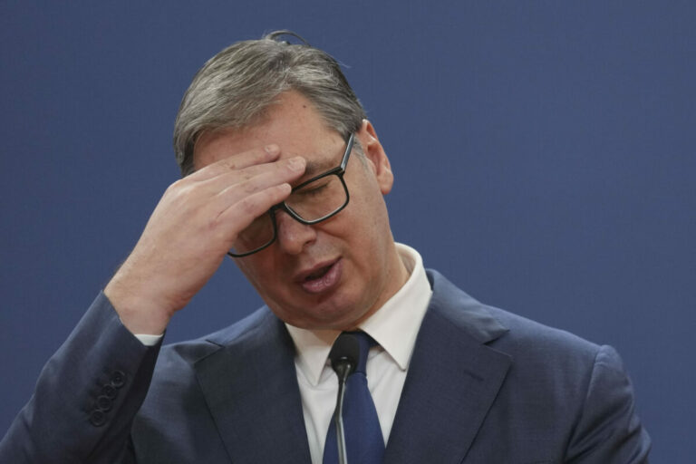 Neutečiem ako Baššár al-Asad, odkazuje srbský prezident Vučič