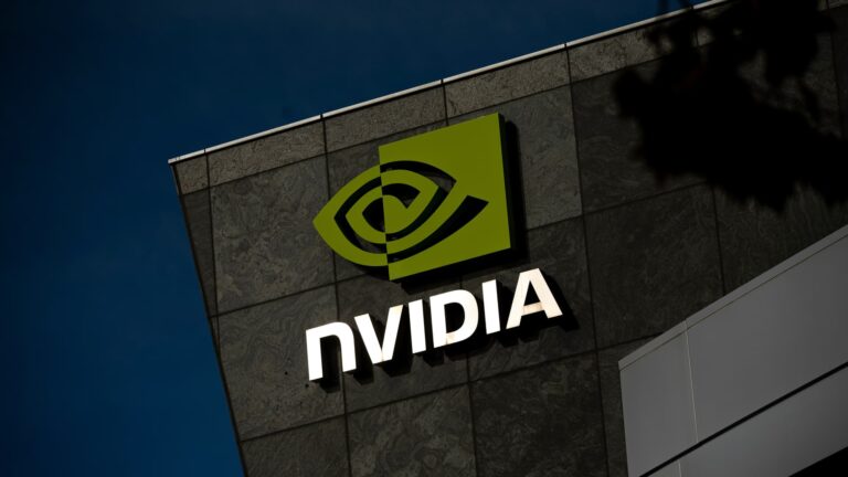 Nvidia klesla o 14% v obchodovaní pred uvedením na trh, pretože čínsky DeepSeek spúšťa globálny technologický výpredaj