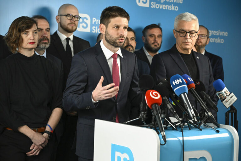 Zachovajte údržbu ciest v pôvodnom režime, vyzývajú progresívci ministra dopravy Ráža. Tohto sa obávajú 