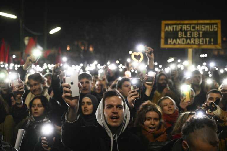 Nechcú ďalšie Maďarsko. Rakúšania vo veľkom protestovali proti krajnej pravici