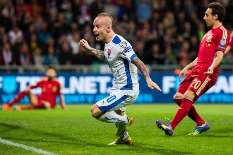 Prekonal Casillasa, pôsobil v Chelsea. Bývalý slovenský reprezentant bude hrať siedmu ligu v Česku