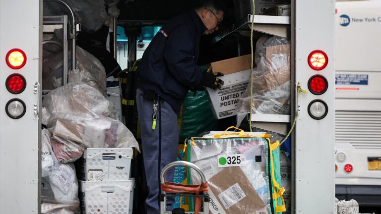 USPS dočasne pozastavuje niektoré prichádzajúce balíčky z Číny v Hongkongu