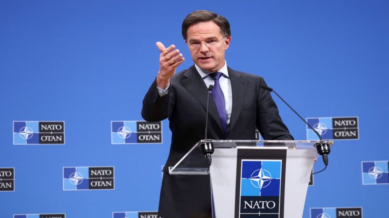 Rutte Europe spoločnosti NATO sa prestane sťažovať, sľubuje výdavky ciele