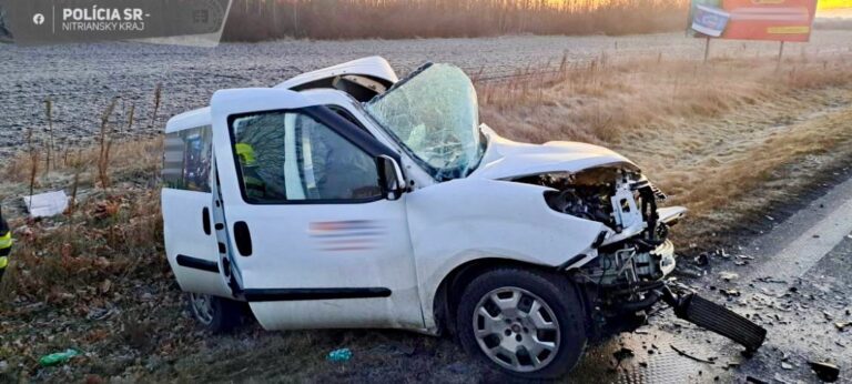 Len 18-ročný vodič zahynul pri tragickej nehode v okrese Nové Zámky. Osudnou sa mu stala zrážka s nákladným vozidlom – FOTO