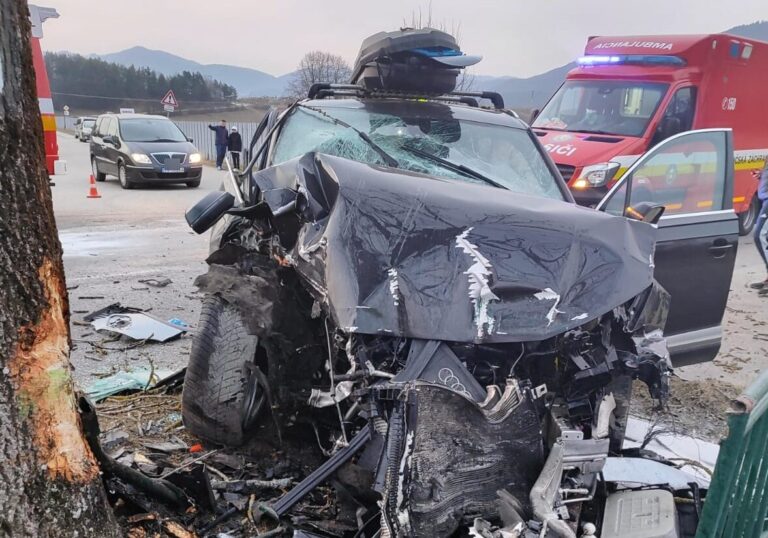 V Rajeckých Tepliciach sa stala tragická dopravná nehoda, vodič podľahol zraneniam v nemocnici – FOTO