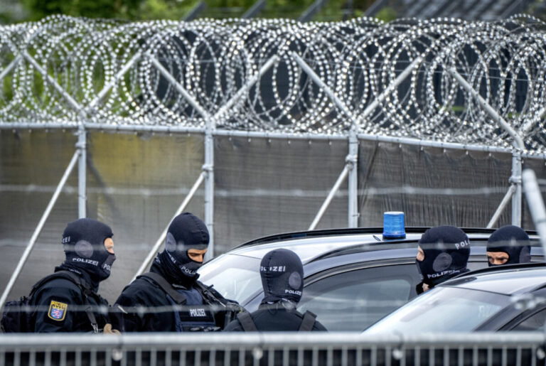 Manželský pár zabil dve ukrajinské utečenky, aby mohol uniesť novorodenca